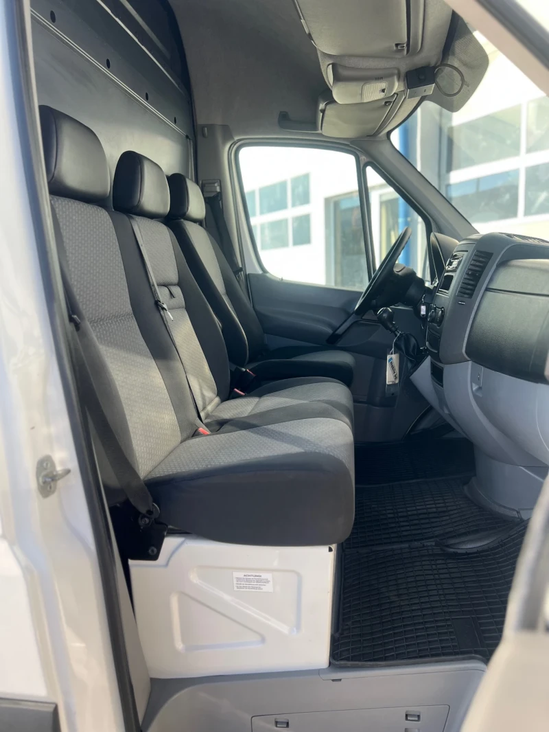 VW Crafter Хладилен / Макси база / Климатроник, снимка 14 - Бусове и автобуси - 48500478