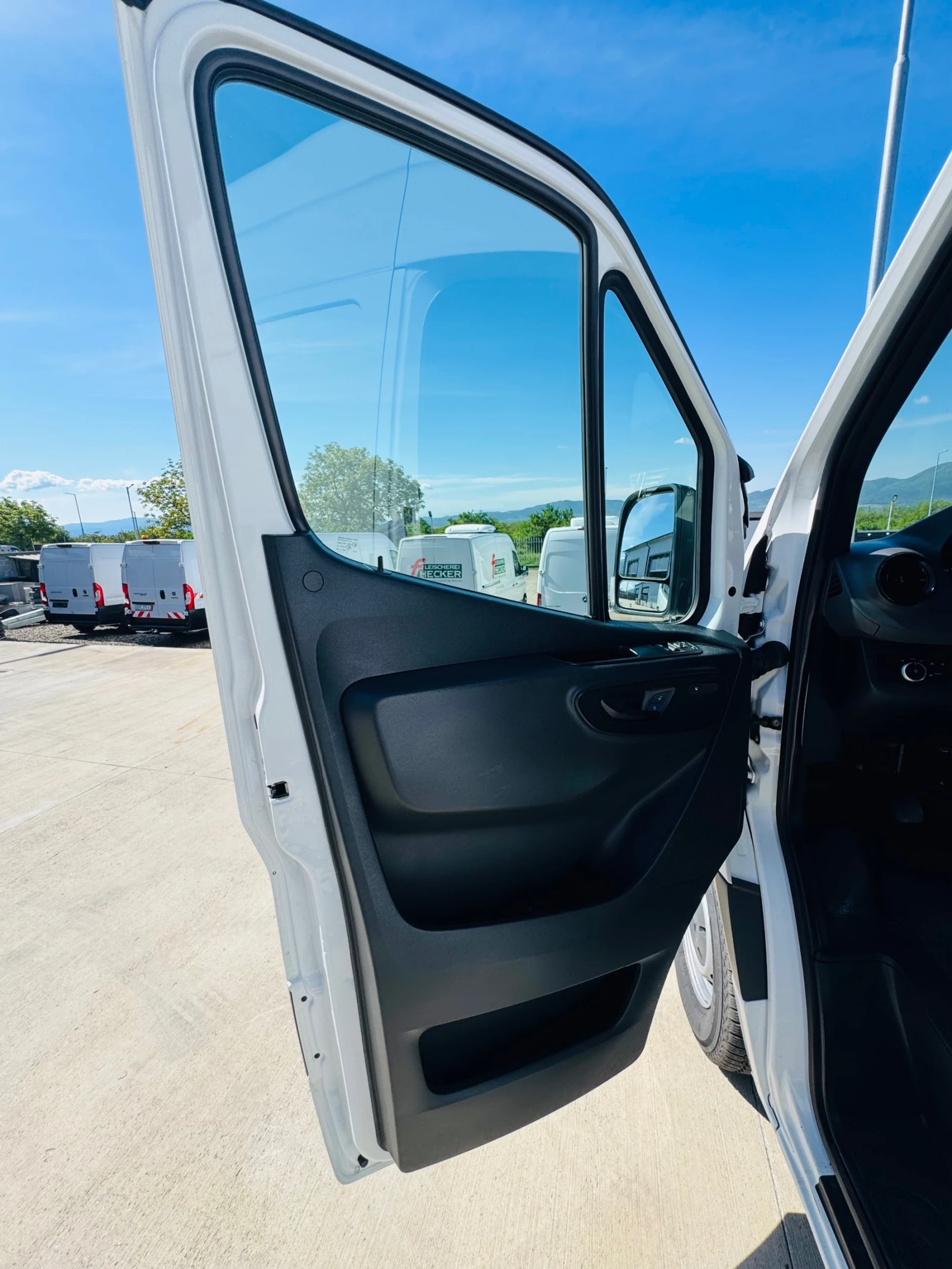 Mercedes-Benz Sprinter 316 316!Немски!МАХИ!ТОП!ЧИСТО НОВ!LED!, снимка 12 - Бусове и автобуси - 54548252