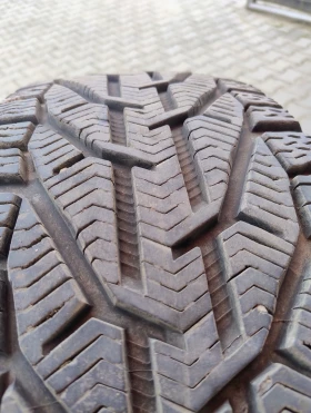 Гуми Зимни 235/60R18, снимка 1