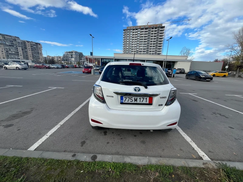 Toyota Yaris Hybrid, снимка 14 - Автомобили и джипове - 52157795