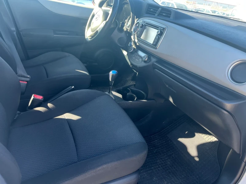 Toyota Yaris Hybrid, снимка 5 - Автомобили и джипове - 52157795