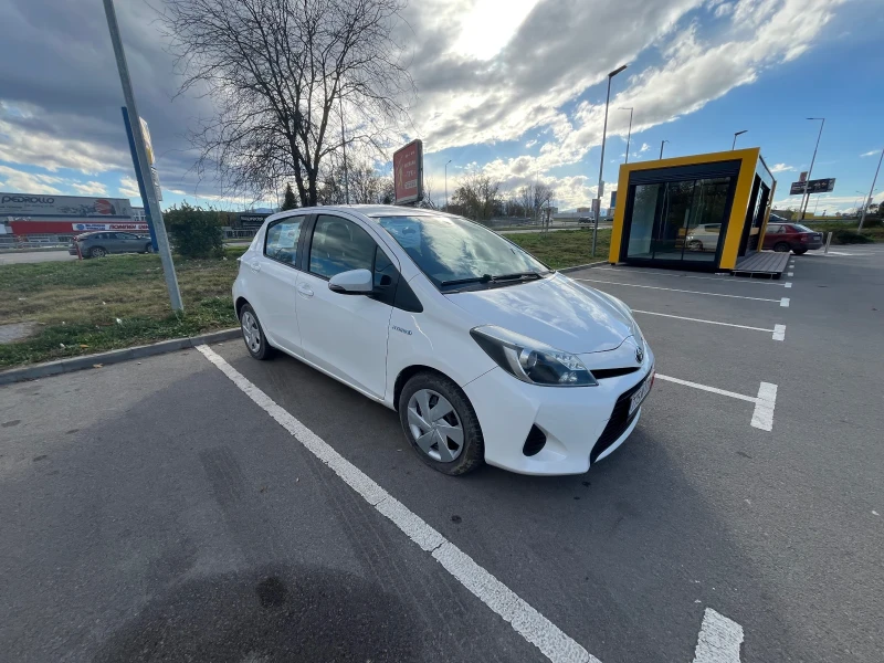 Toyota Yaris Hybrid, снимка 11 - Автомобили и джипове - 52157795