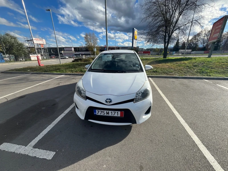 Toyota Yaris Hybrid, снимка 15 - Автомобили и джипове - 52157795