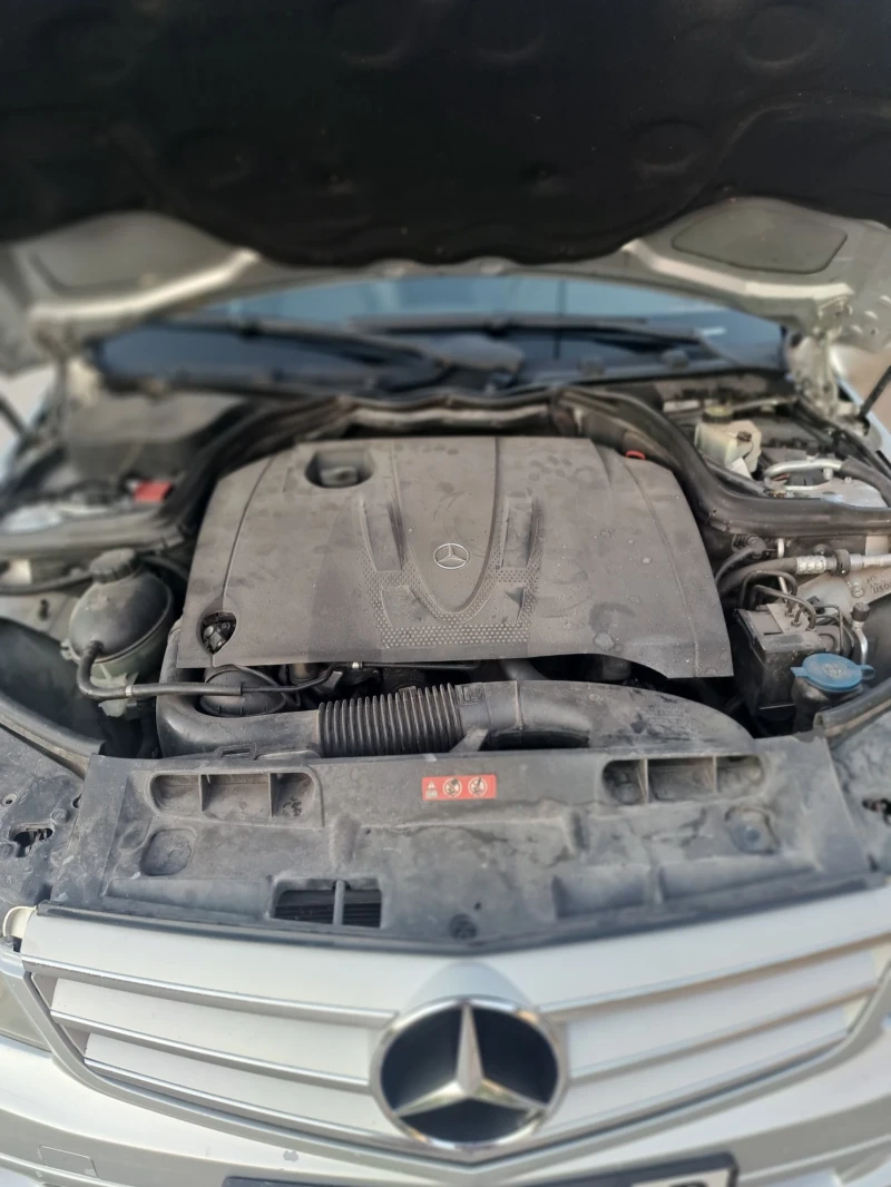 Mercedes-Benz C 220 Avantgarde, снимка 14 - Автомобили и джипове - 52281993