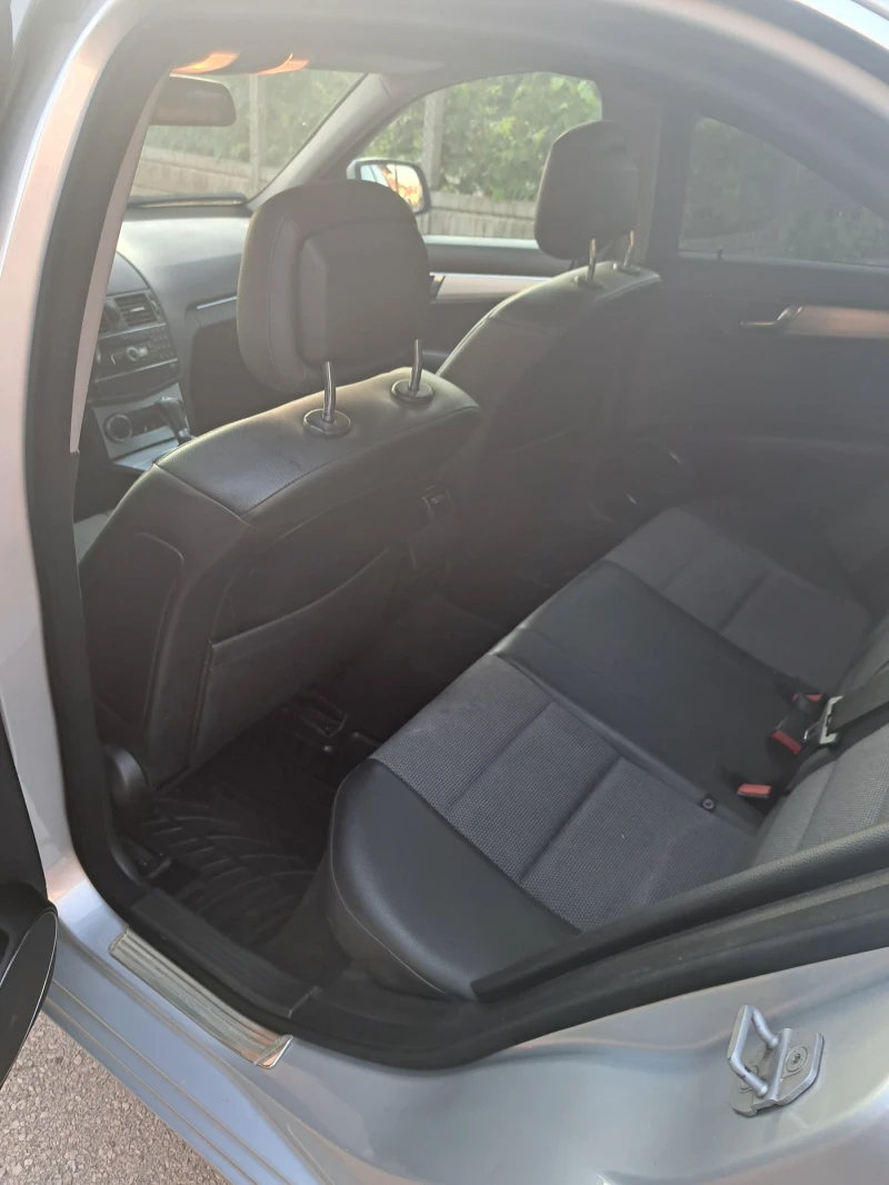 Mercedes-Benz C 220 Avantgarde, снимка 8 - Автомобили и джипове - 52281993