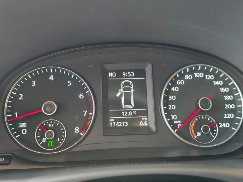 VW Touran 1.4TSI/EcoFuel/ Лизинг, снимка 16 - Автомобили и джипове - 52489260