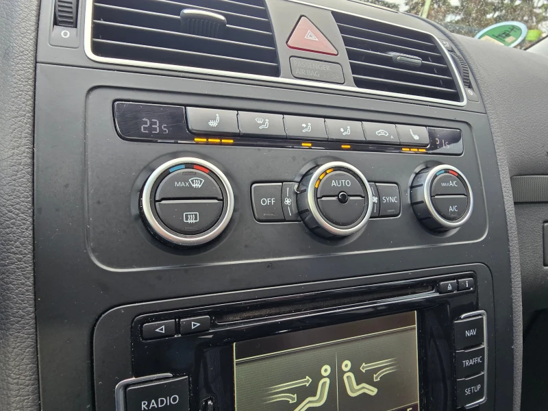 VW Touran 1.4TSI/EcoFuel/ Лизинг, снимка 13 - Автомобили и джипове - 52489260