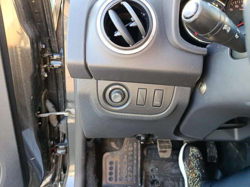 Dacia Sandero, снимка 13 - Автомобили и джипове - 52974635