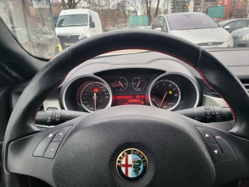 Alfa Romeo Giulietta 1.4 16v GPL Veloce, снимка 12 - Автомобили и джипове - 53530151