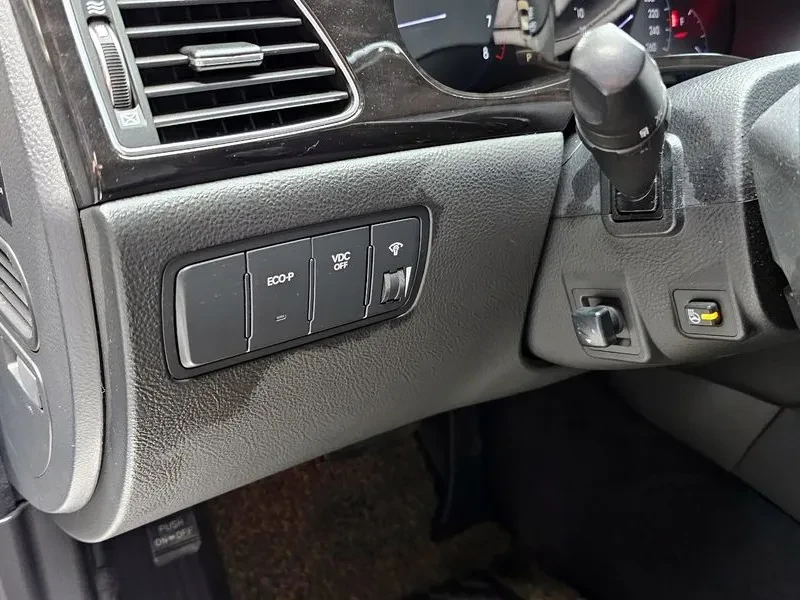 Hyundai Genesis 3.3, снимка 16 - Автомобили и джипове - 54615928