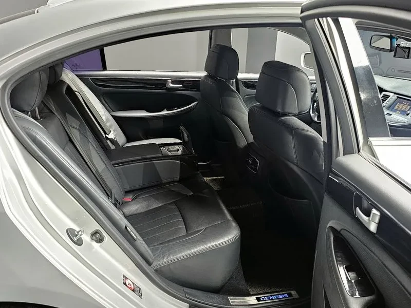 Hyundai Genesis 3.3, снимка 12 - Автомобили и джипове - 54615928