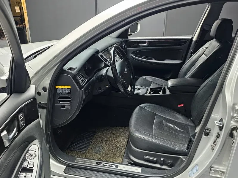 Hyundai Genesis 3.3, снимка 10 - Автомобили и джипове - 54615928