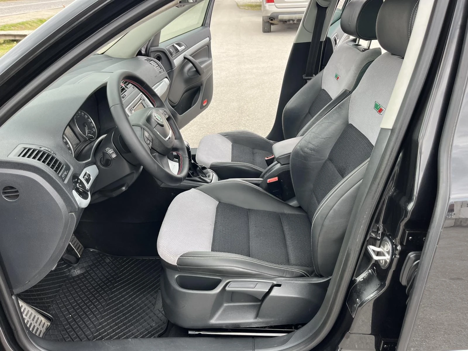 Skoda Octavia SCOUT VRS 2.0TDI 140кс 4Х4 6 СКОРОСТИ NAVI КСЕНОН - изображение 8