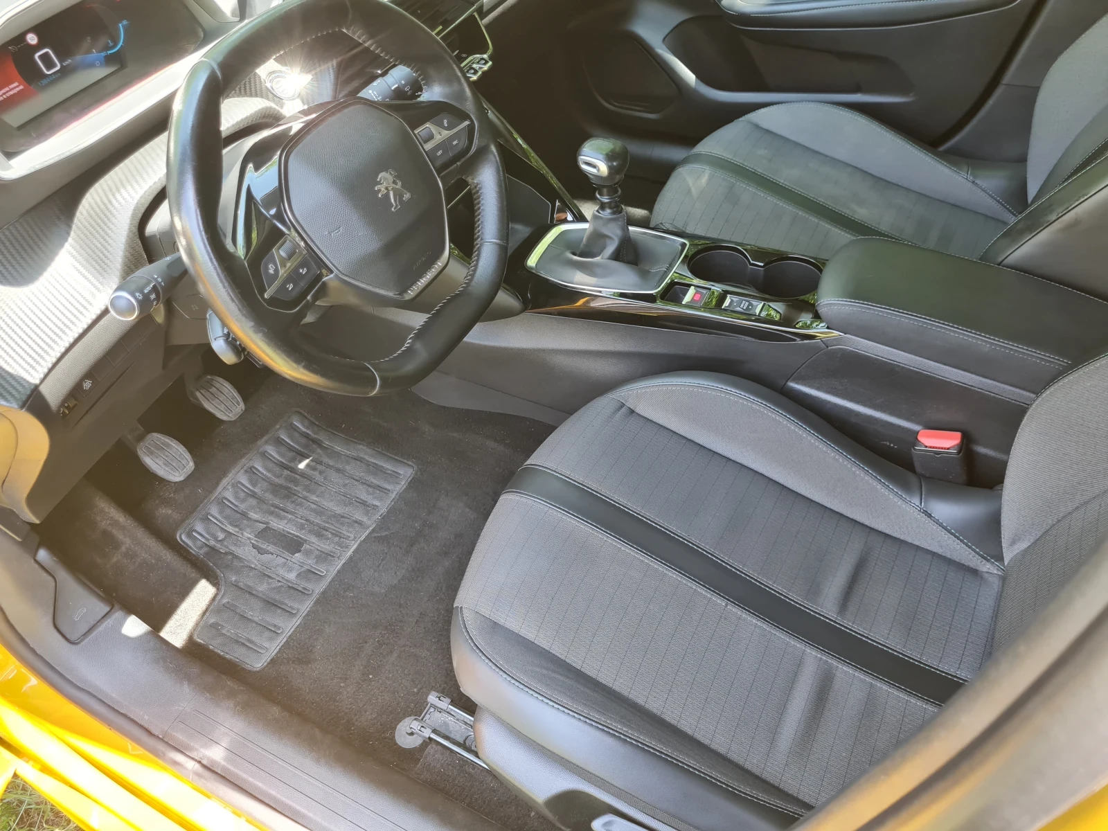 Peugeot 208  - изображение 6