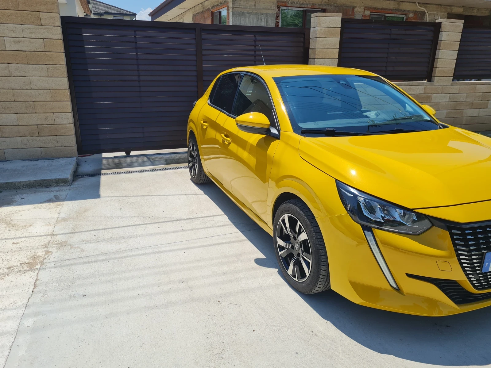 Peugeot 208  - изображение 2