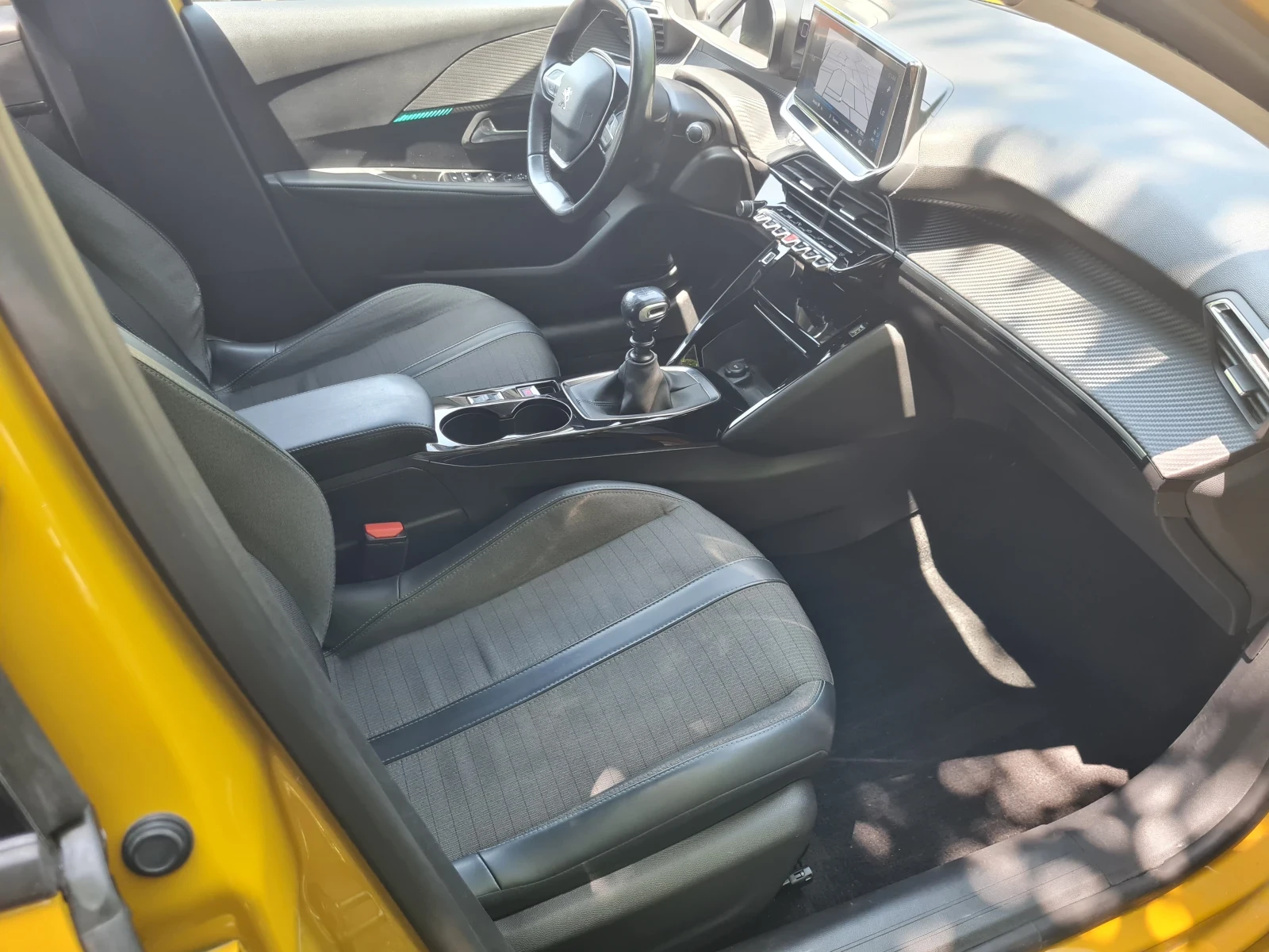 Peugeot 208  - изображение 10