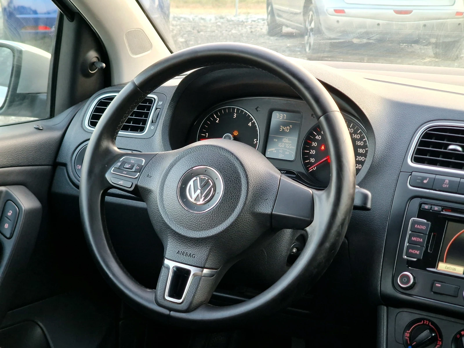VW Polo 1.6TDI* НАВИ* КОЖА* ПОДГРЕВ  - изображение 9