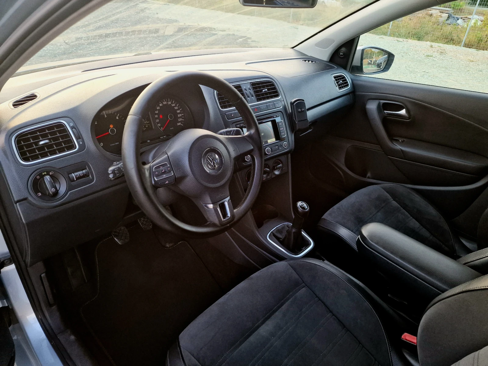 VW Polo 1.6TDI* НАВИ* КОЖА* ПОДГРЕВ  - изображение 10