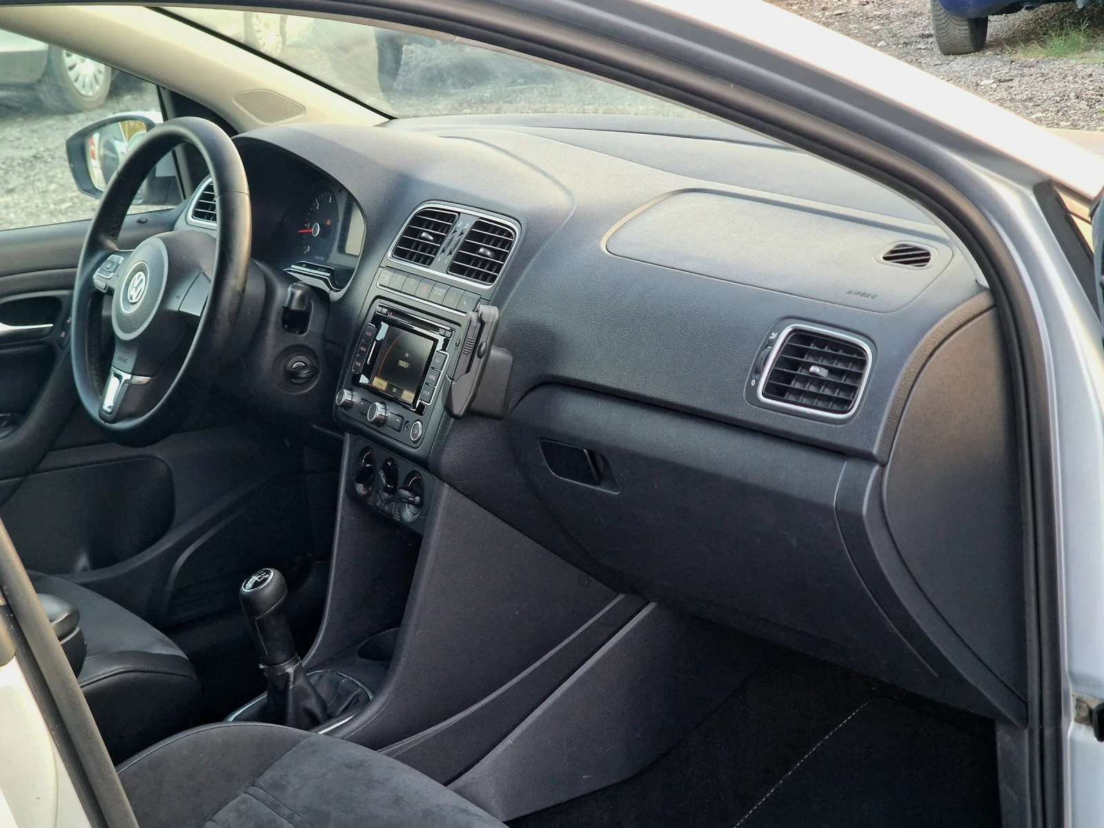 VW Polo 1.6TDI* НАВИ* КОЖА* ПОДГРЕВ  - изображение 8