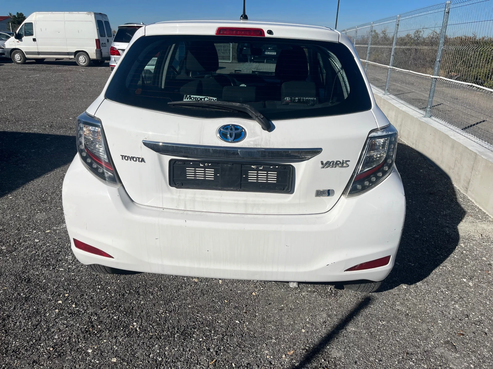 Toyota Yaris Hybrid - изображение 5