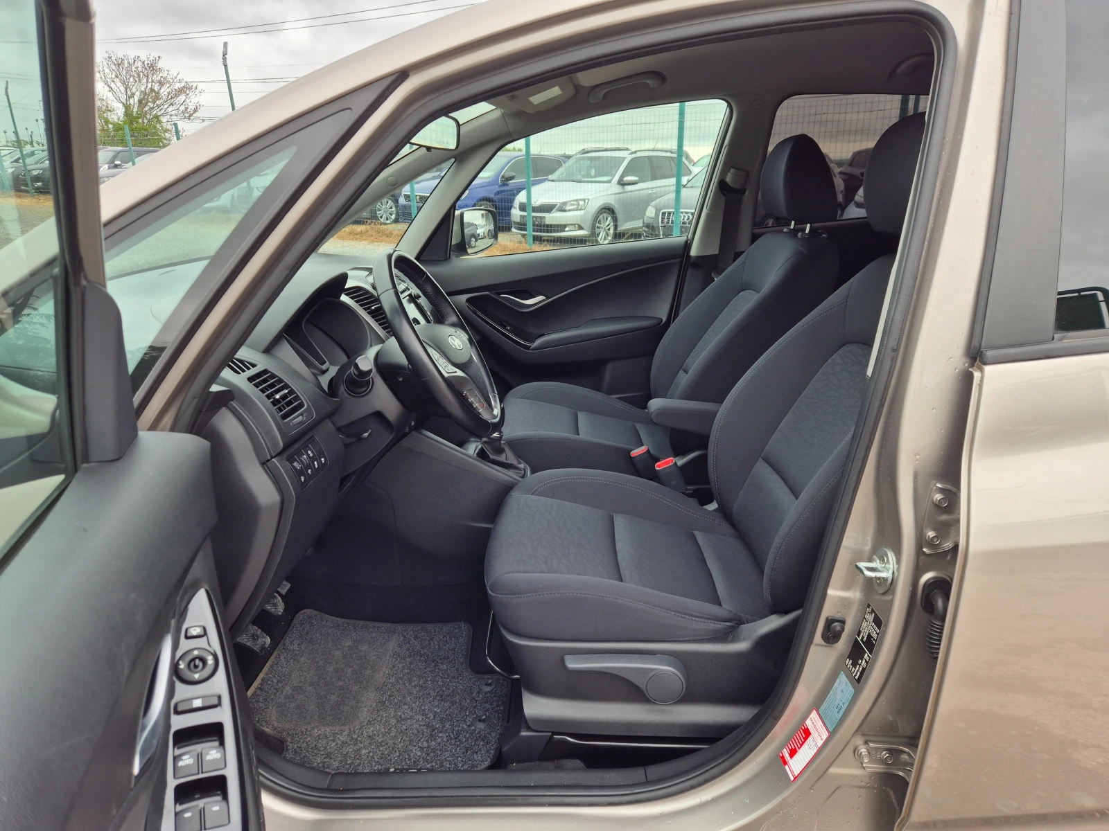Hyundai Ix20 1.6 D EURO 6B , снимка 13 - Автомобили и джипове - 52693459