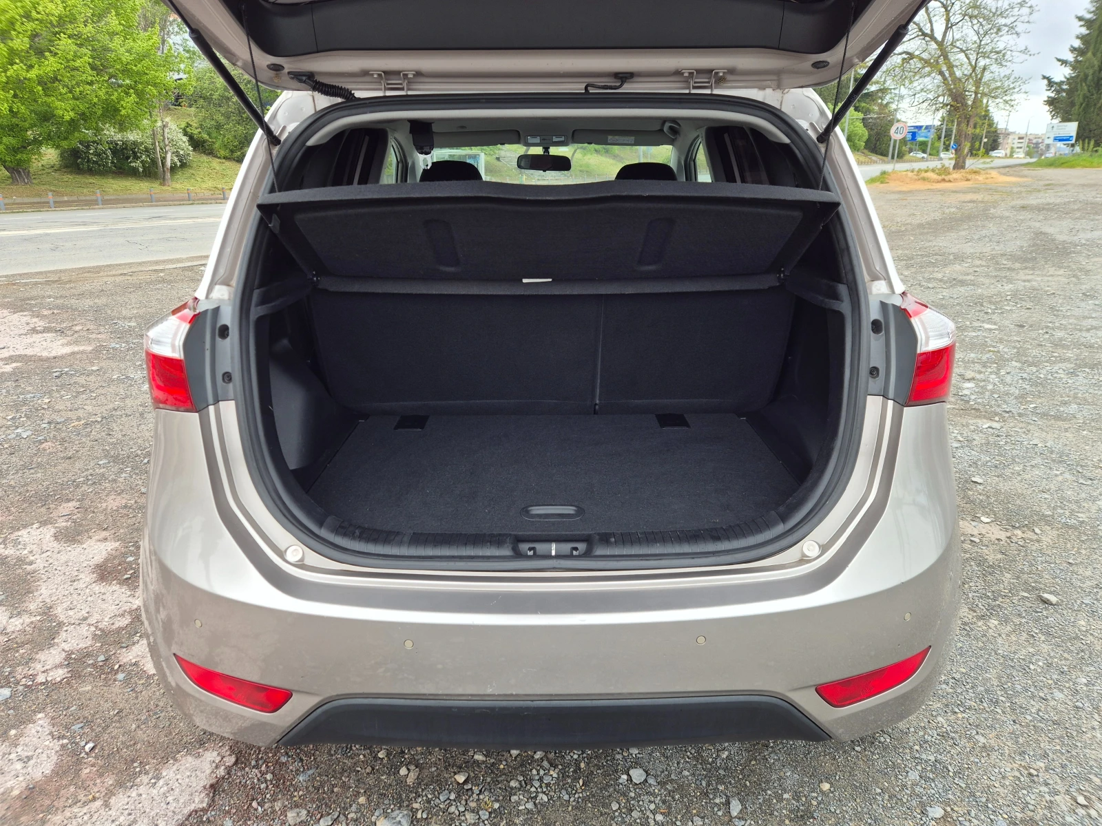Hyundai Ix20 1.6 D EURO 6B , снимка 11 - Автомобили и джипове - 52693459