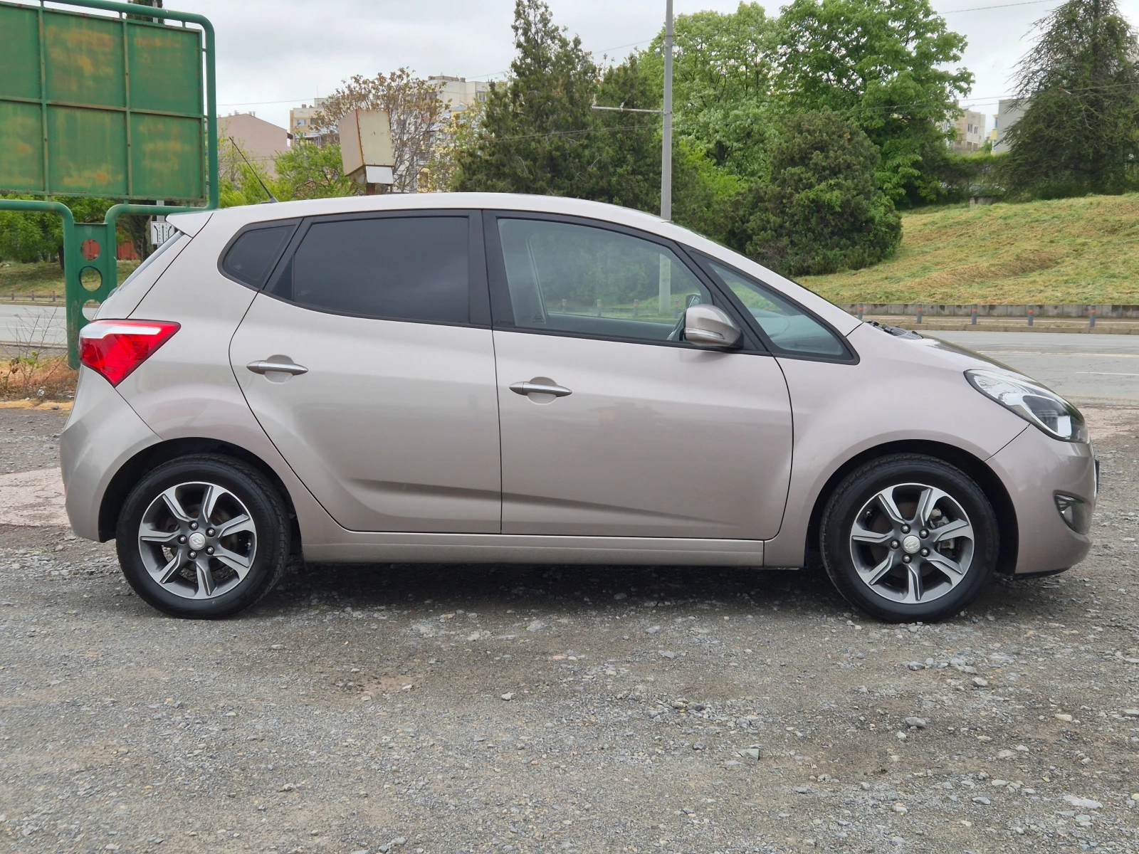 Hyundai Ix20 1.6 D EURO 6B , снимка 6 - Автомобили и джипове - 52693459
