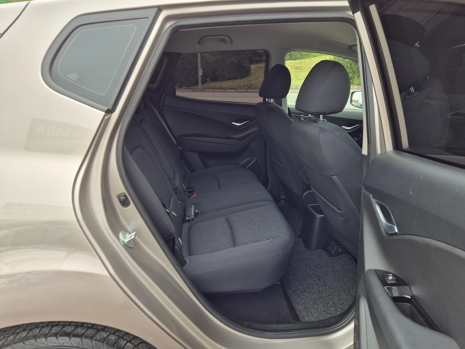 Hyundai Ix20 1.6 D EURO 6B , снимка 10 - Автомобили и джипове - 52693459