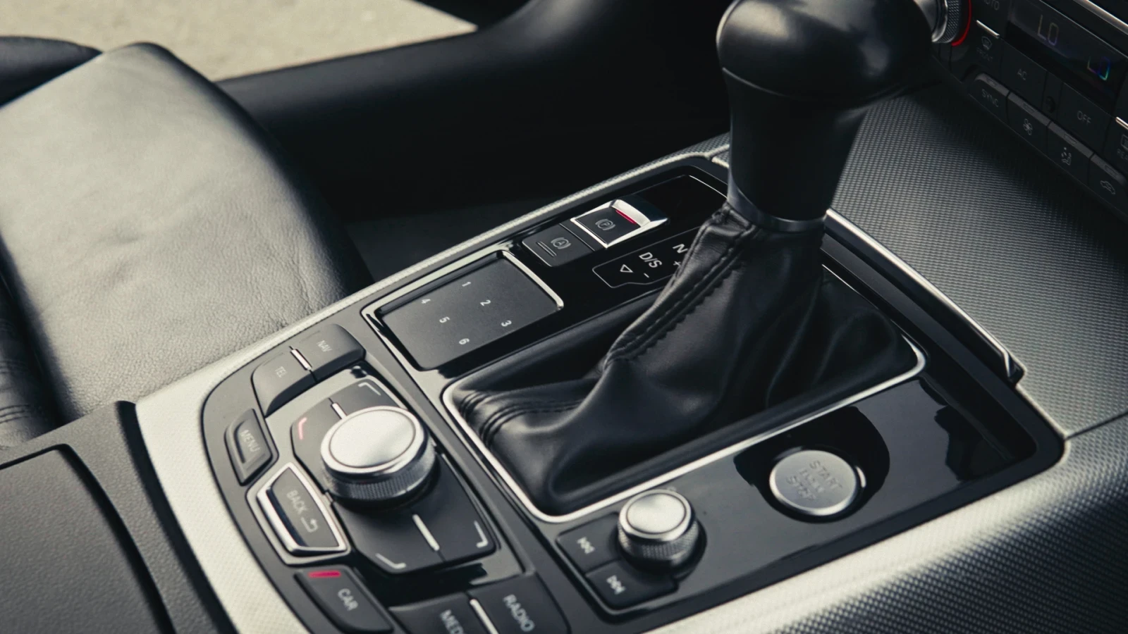 Audi A6 C7/AVANT/QUATTRO/FULL LED/BOSE/DISTRONIC, снимка 8 - Автомобили и джипове - 53736945