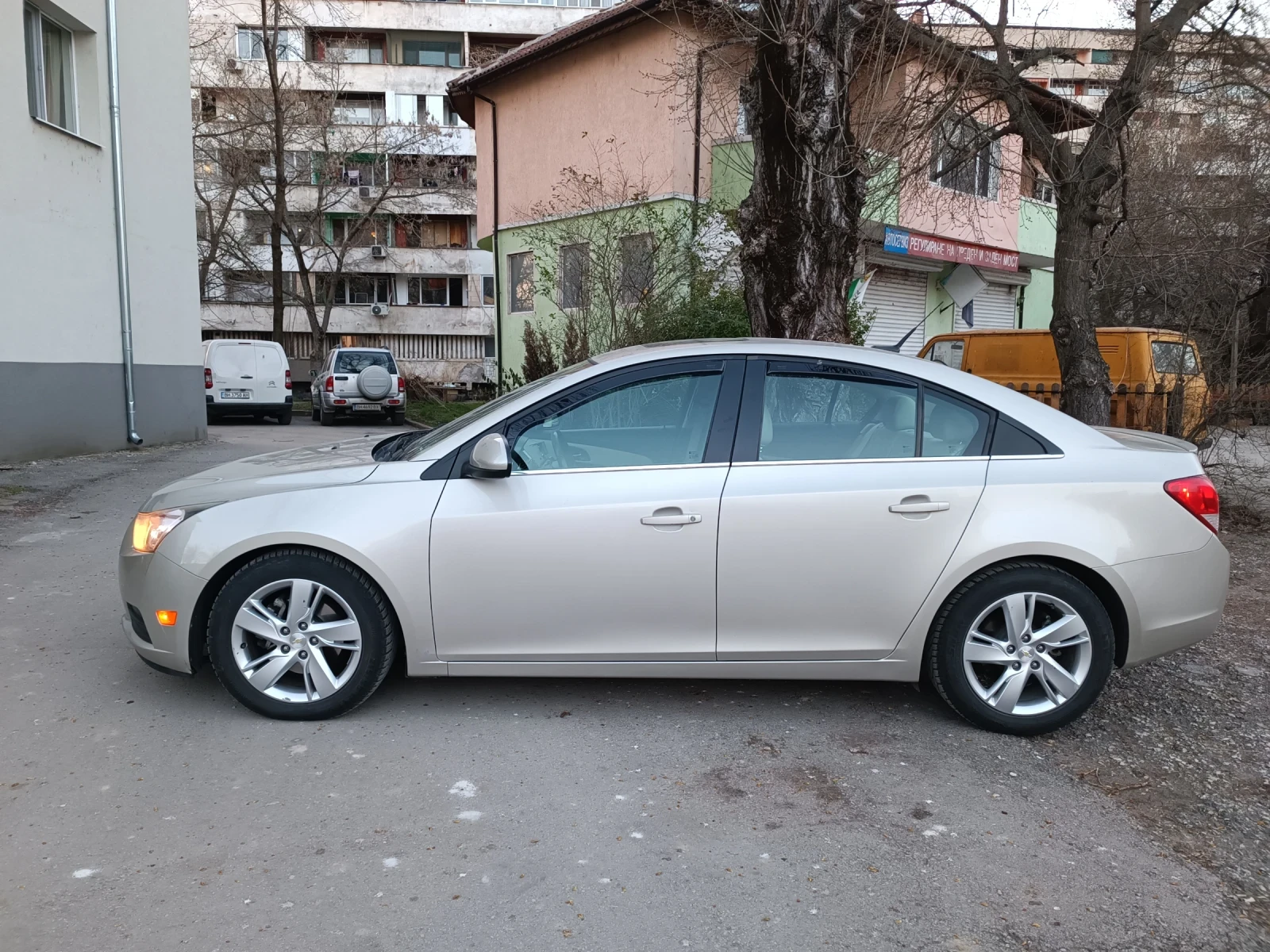 Chevrolet Cruze, снимка 4 - Автомобили и джипове - 53817447