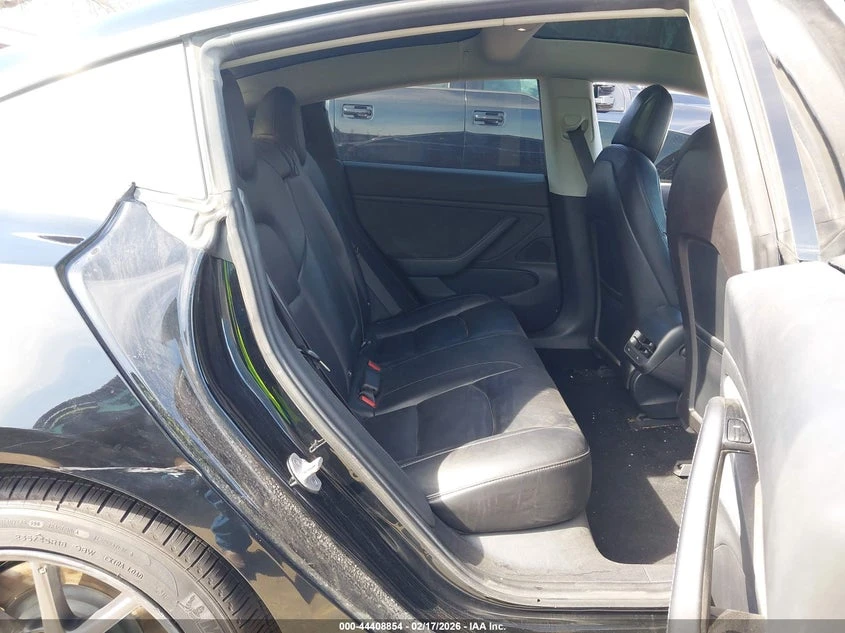 Tesla Model 3 Long Range/Performance, снимка 8 - Автомобили и джипове - 54419071