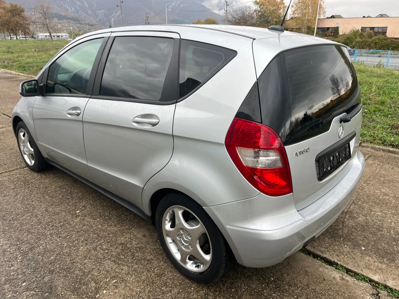 Mercedes-Benz A 150 1.5i Avtomat, снимка 3 - Автомобили и джипове - 55381212