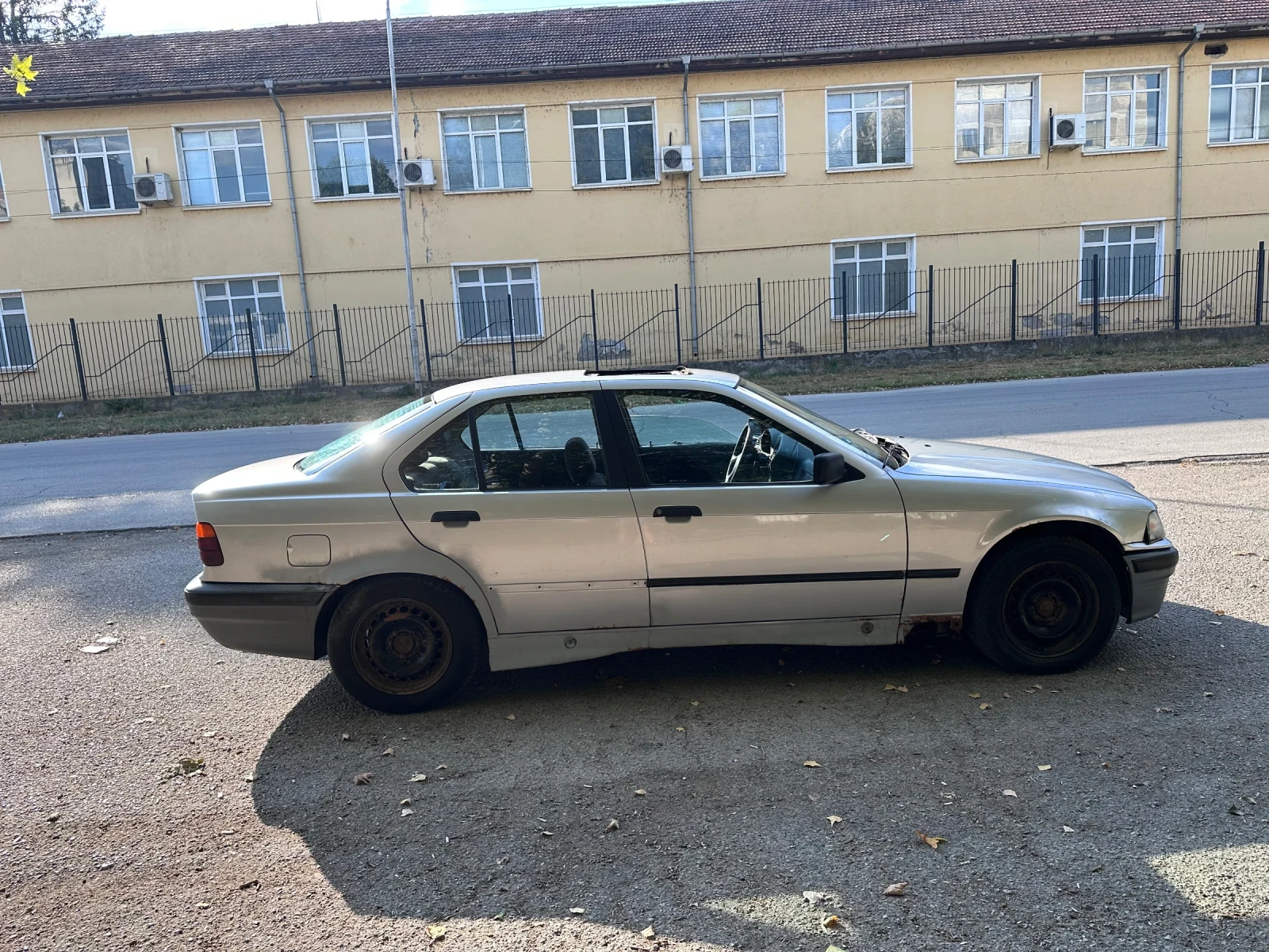 BMW 320, снимка 2 - Автомобили и джипове - 55597452