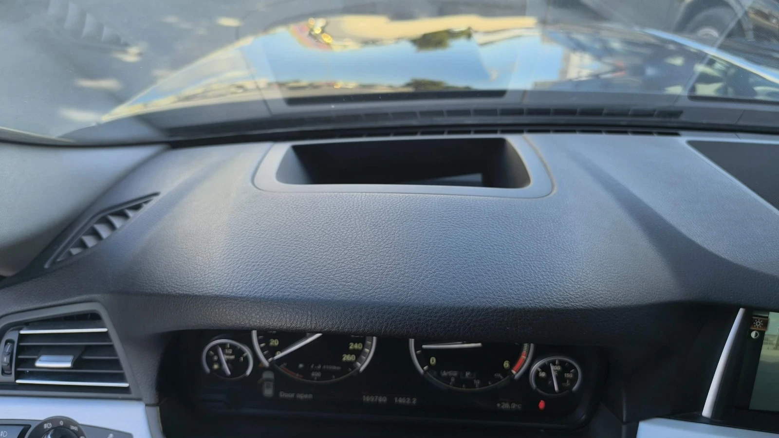 BMW 530 3.0D x-drive full, снимка 14 - Автомобили и джипове - 56007592