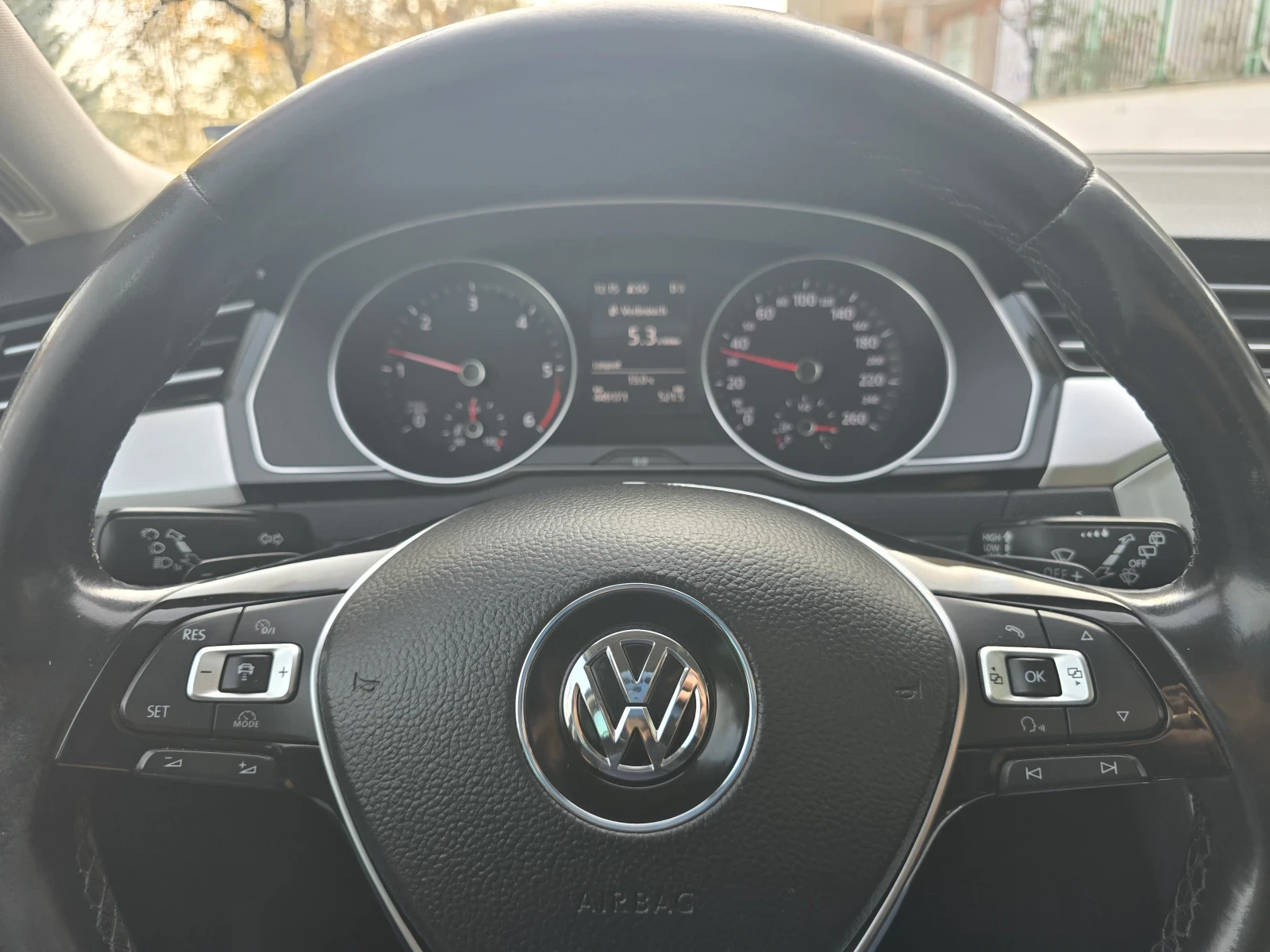 VW Passat 2.0 TDI 150H AUTOMATIK, снимка 15 - Автомобили и джипове - 56578780