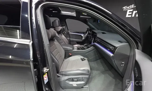 VW Touareg 3.0TDI * R LINE * ОБДУХВАНЕ * HEAD UP * ПАНОРАМА *, снимка 10 - Автомобили и джипове - 55571857