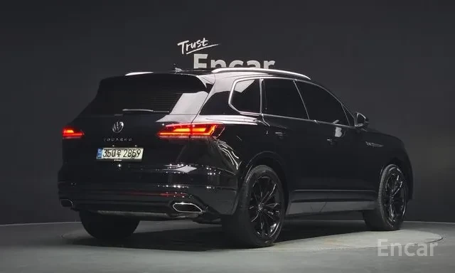 VW Touareg 3.0TDI * R LINE * ОБДУХВАНЕ * HEAD UP * ПАНОРАМА *, снимка 3 - Автомобили и джипове - 55571857