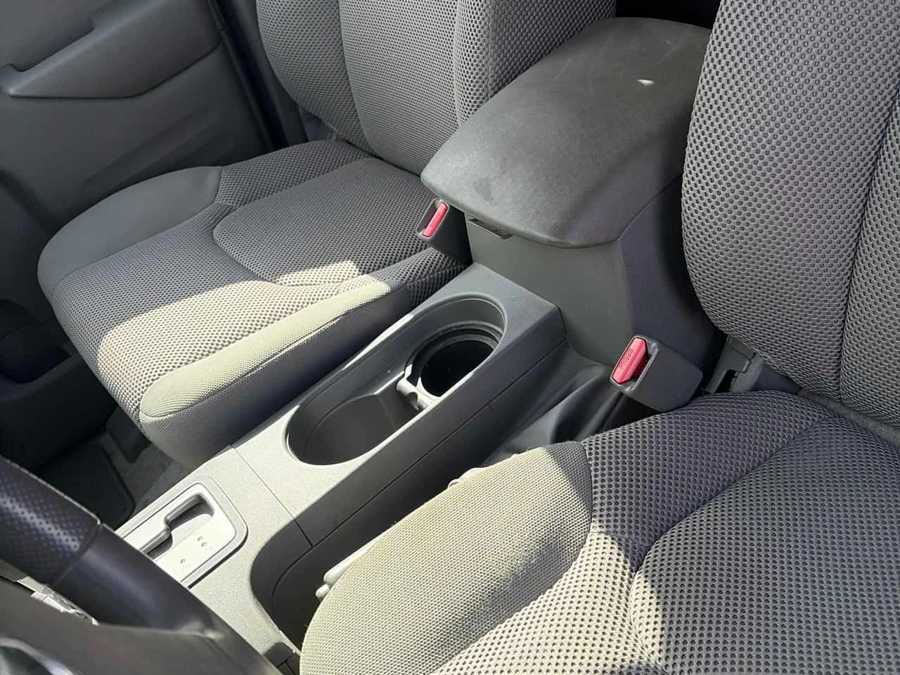 Nissan Frontier * 4WD Crew Cab LWB Auto SV * 2 КЛЮЧА* KEYLESS* , снимка 9 - Автомобили и джипове - 54178689