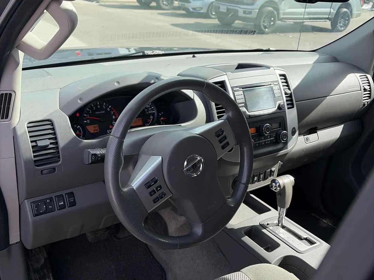 Nissan Frontier * 4WD Crew Cab LWB Auto SV * 2 КЛЮЧА* KEYLESS* , снимка 8 - Автомобили и джипове - 54178689