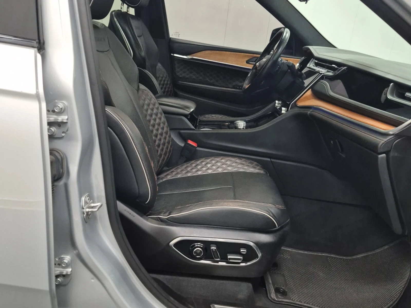 Jeep Grand cherokee SUMMIT RESERVE * 5.7 HEMI * AWD * 1 СОБСТВЕНИК * , снимка 9 - Автомобили и джипове - 54564884