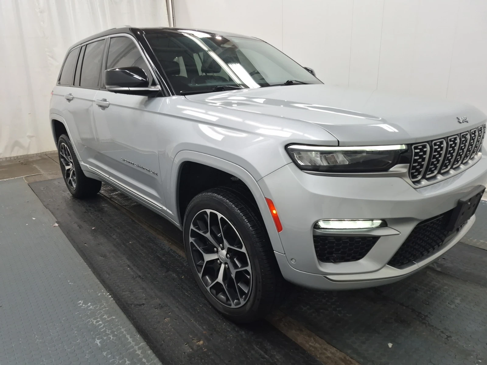 Jeep Grand cherokee SUMMIT RESERVE * 5.7 HEMI * AWD * 1 СОБСТВЕНИК * , снимка 2 - Автомобили и джипове - 54564884