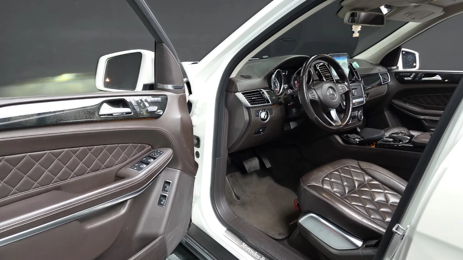 Mercedes-Benz GLS 500 4MATIC AMG PKG| 9G-TRONIC| HARMAN/KARDON| DESIGNO|, снимка 5 - Автомобили и джипове - 54778180