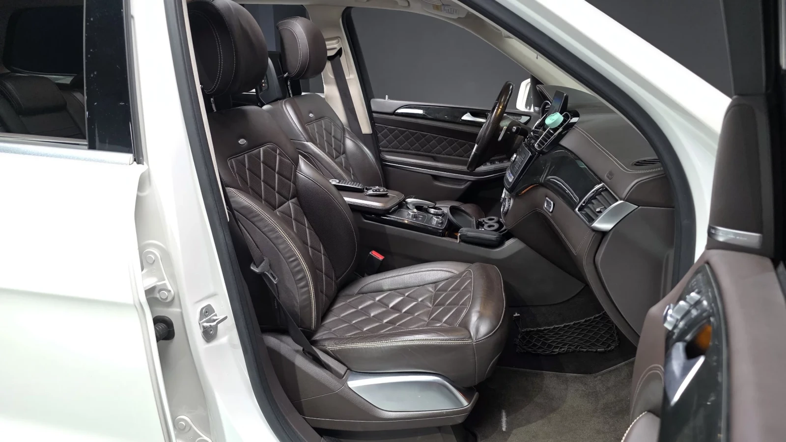 Mercedes-Benz GLS 500 4MATIC AMG PKG| 9G-TRONIC| HARMAN/KARDON| DESIGNO|, снимка 10 - Автомобили и джипове - 54778180