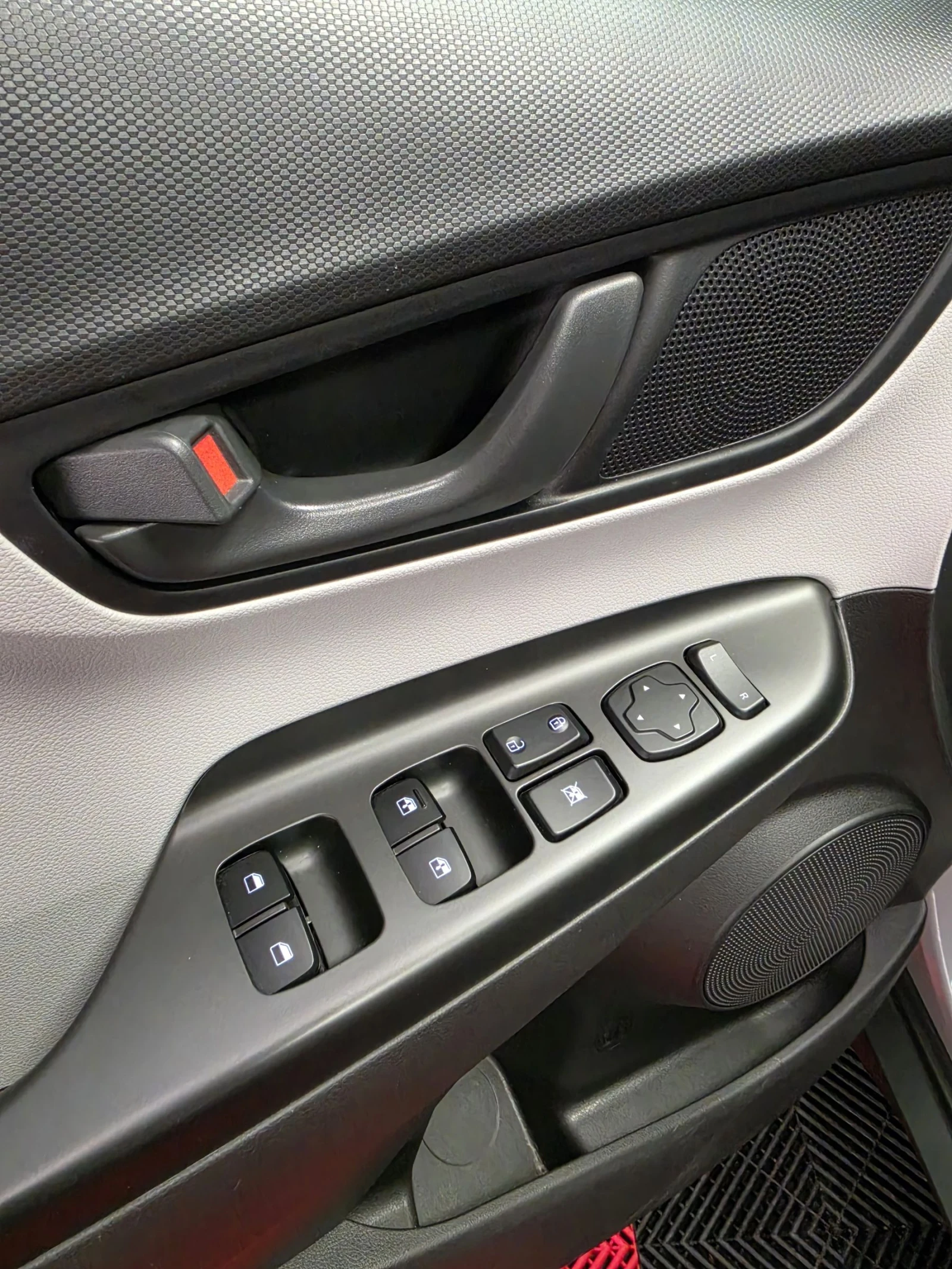 Hyundai Kona 2.0* FACELIFT* AWD* АВТОМАТ* KEYLESS* LINEASIST* , снимка 9 - Автомобили и джипове - 55208102
