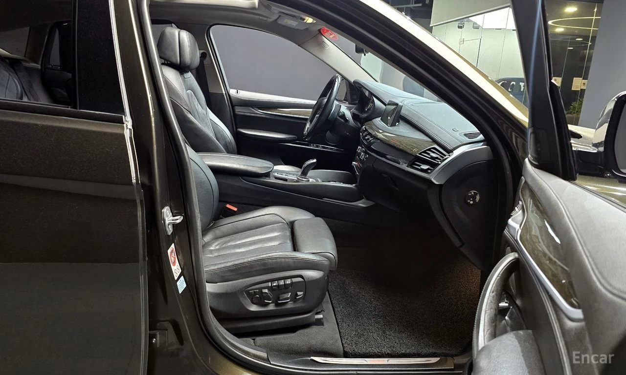 BMW X6 * ФИКСИРАНА ЦЕНА ДО БЪЛГАРИЯ * АВТОКРЕДИТ, снимка 11 - Автомобили и джипове - 55452386