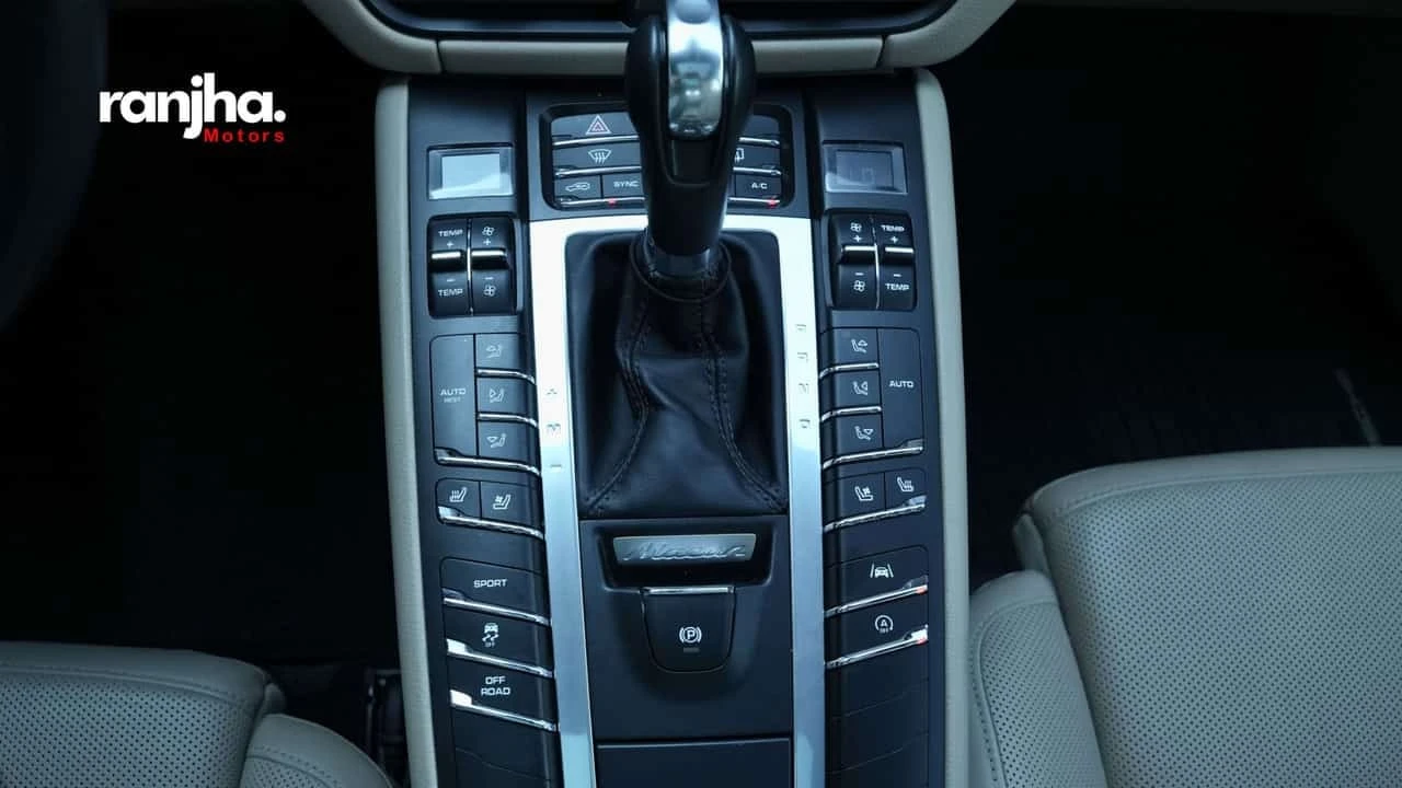 Porsche Macan * 3.0 S AWD * NO ACCIDENT * WELL SERVICED * * CARF, снимка 15 - Автомобили и джипове - 56235363