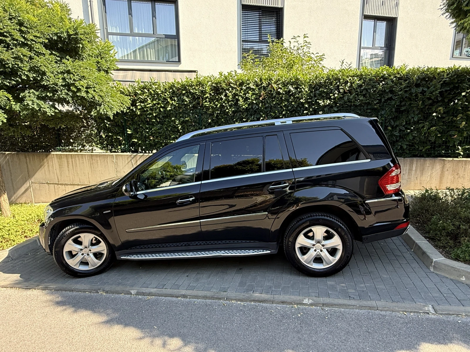 Mercedes-Benz GL 350 BlueEfficiency, снимка 2 - Автомобили и джипове - 56637897