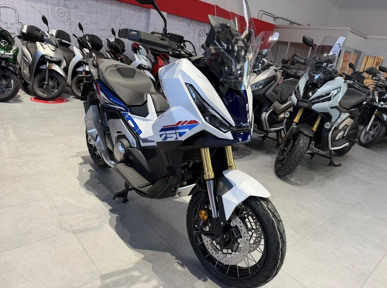 Honda X-ADV 750 Mat Pearl Glare White - ФАБРЧНО НОВ!