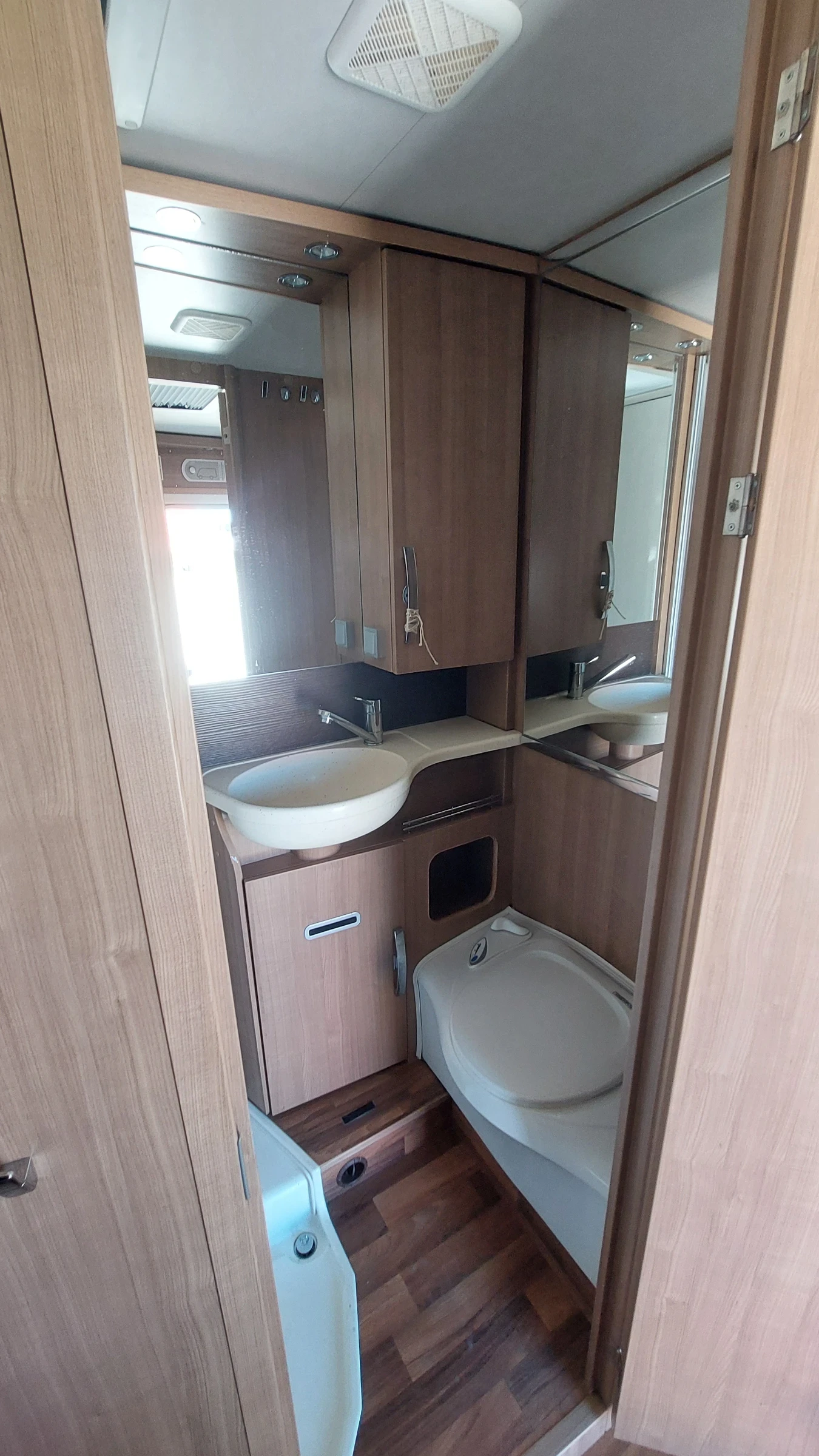 Кемпер HYMER / ERIBA B534, снимка 14 - Каравани и кемпери - 54550856