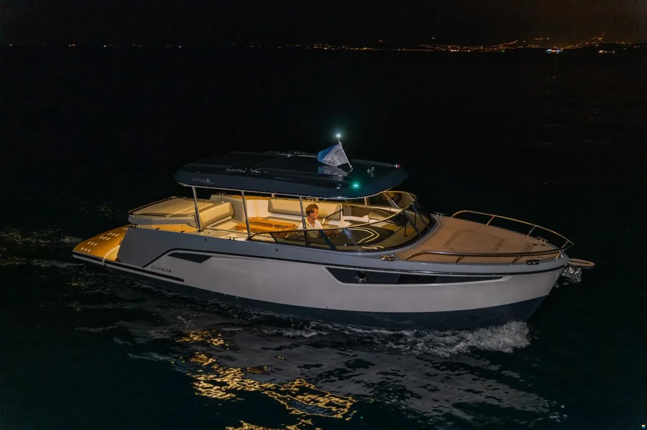 Моторна яхта Alfamarine AlfaStreet 28 Cabin ELECTRIC , снимка 2 - Воден транспорт - 54021610